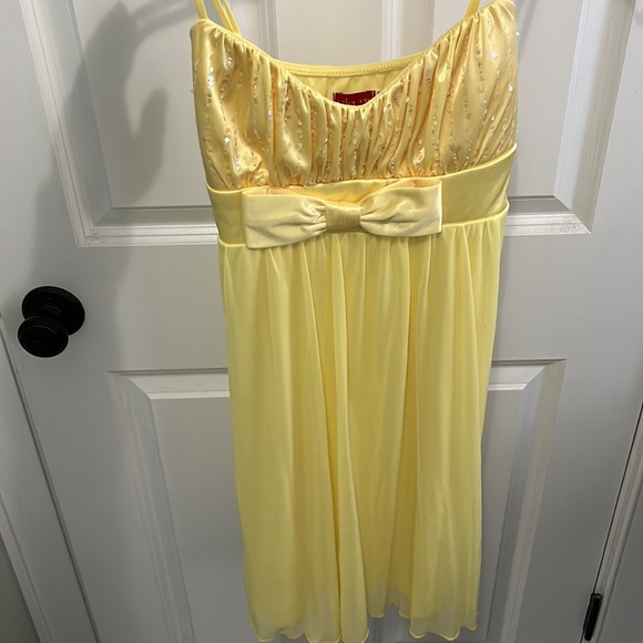 Yellow formal dress - Picture 3 of 6